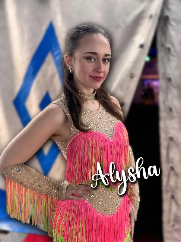 Alysha — Artistin im glänzenden Showkostüm